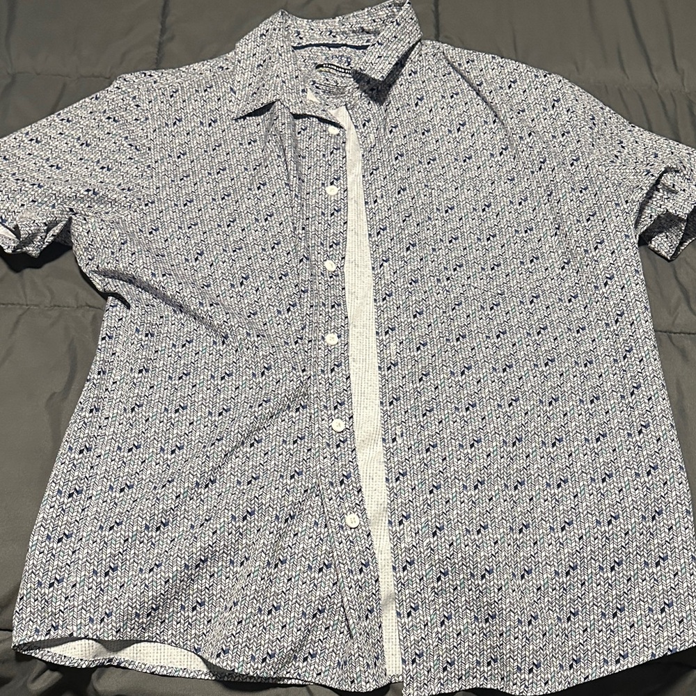 Apt. 9 Men's Navy and White Patterned Button Down Shirt